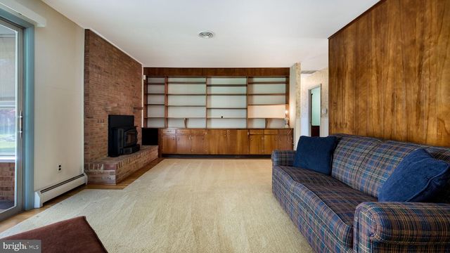 12 SEVEN OAKS LN, Ewing, NJ 08628