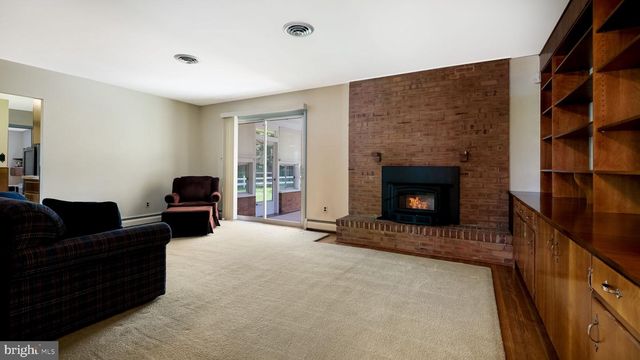 12 SEVEN OAKS LN, Ewing, NJ 08628