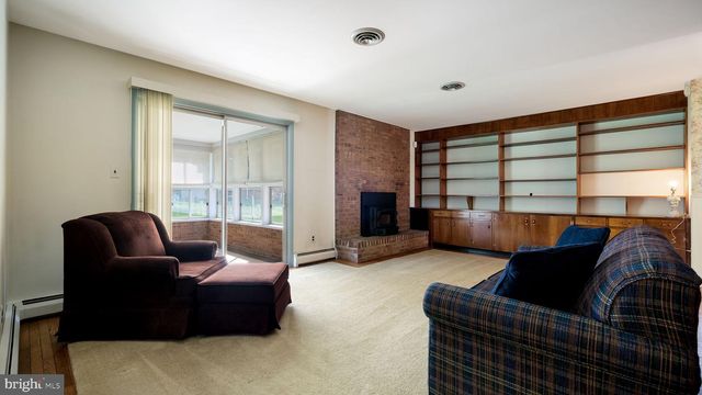 12 SEVEN OAKS LN, Ewing, NJ 08628