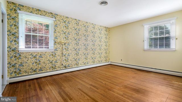 12 SEVEN OAKS LN, Ewing, NJ 08628