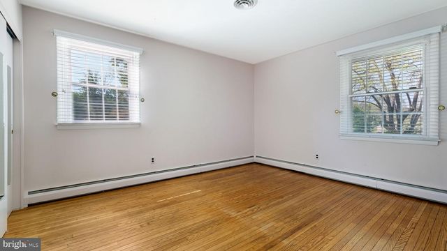12 SEVEN OAKS LN, Ewing, NJ 08628