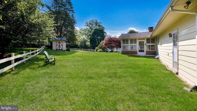 12 SEVEN OAKS LN, Ewing, NJ 08628