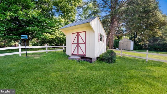 12 SEVEN OAKS LN, Ewing, NJ 08628