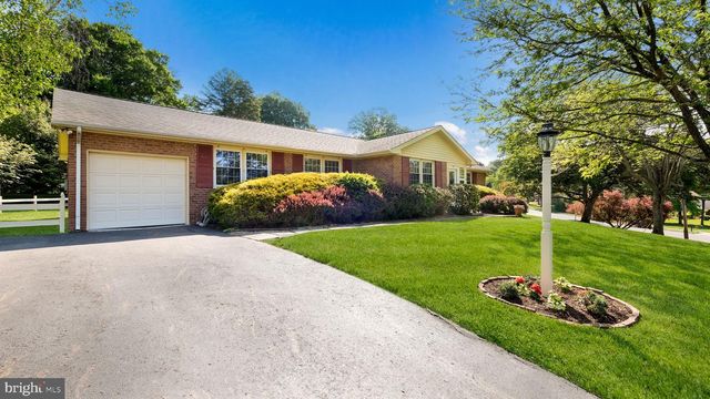 12 SEVEN OAKS LN, Ewing, NJ 08628