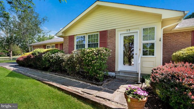 12 SEVEN OAKS LN, Ewing, NJ 08628