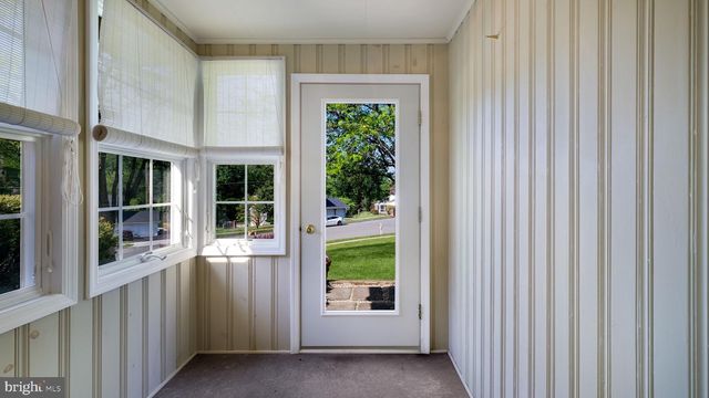 12 SEVEN OAKS LN, Ewing, NJ 08628