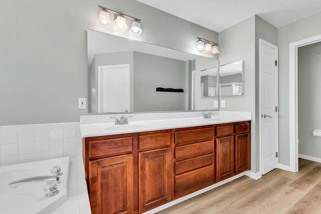 5693 Harlem Road, New Albany, OH 43054