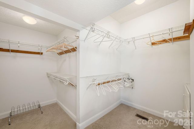 4 BEN HOGAN Drive, Hendersonville, NC 28739