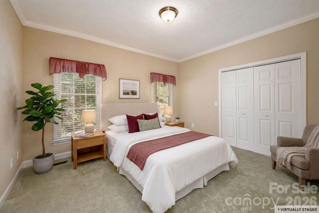 4 BEN HOGAN Drive, Hendersonville, NC 28739