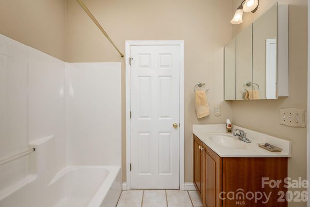 4 BEN HOGAN Drive, Hendersonville, NC 28739
