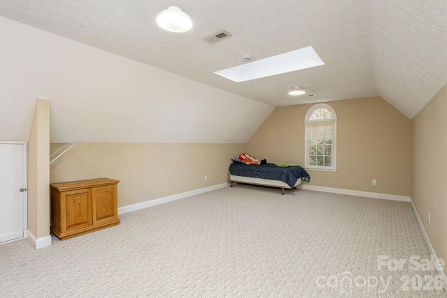 4 BEN HOGAN Drive, Hendersonville, NC 28739