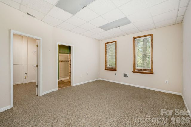 4 BEN HOGAN Drive, Hendersonville, NC 28739