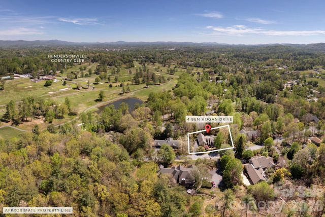 4 BEN HOGAN Drive, Hendersonville, NC 28739