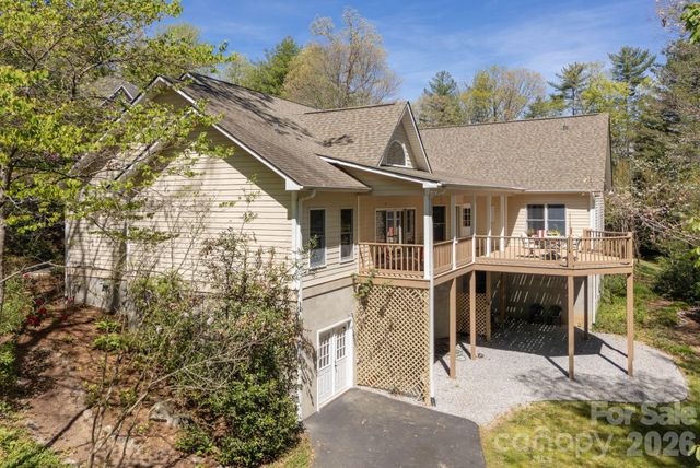 4 BEN HOGAN Drive, Hendersonville, NC 28739