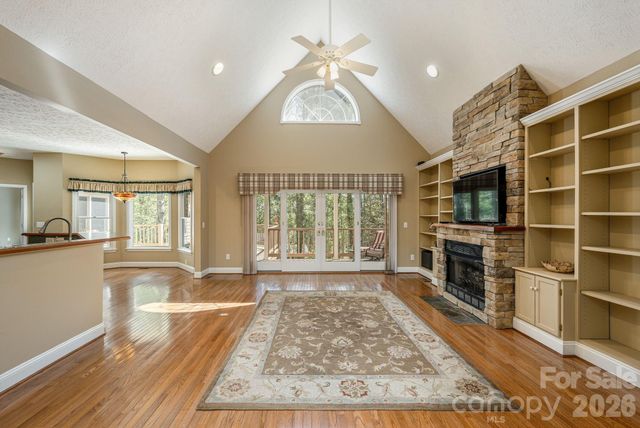 4 BEN HOGAN Drive, Hendersonville, NC 28739