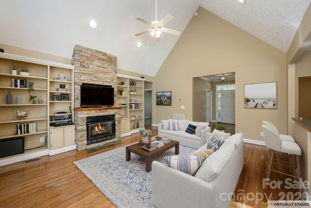 4 BEN HOGAN Drive, Hendersonville, NC 28739