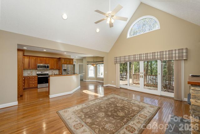 4 BEN HOGAN Drive, Hendersonville, NC 28739