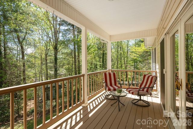 4 BEN HOGAN Drive, Hendersonville, NC 28739