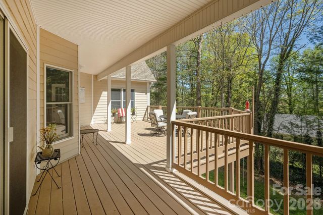 4 BEN HOGAN Drive, Hendersonville, NC 28739