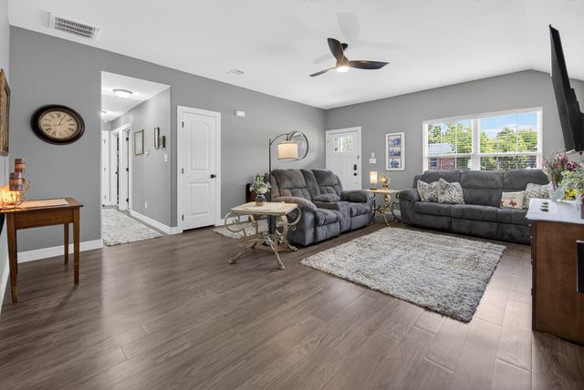 617 N Jordan Street, Whitesboro, TX 76273