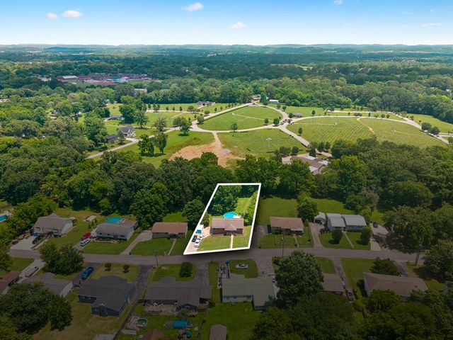 145 Greens Lake Circle, Rossville, GA 30741