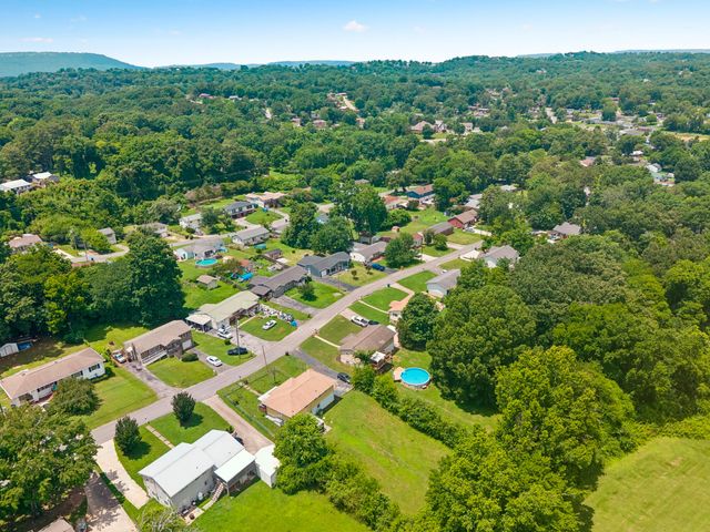 145 Greens Lake Circle, Rossville, GA 30741