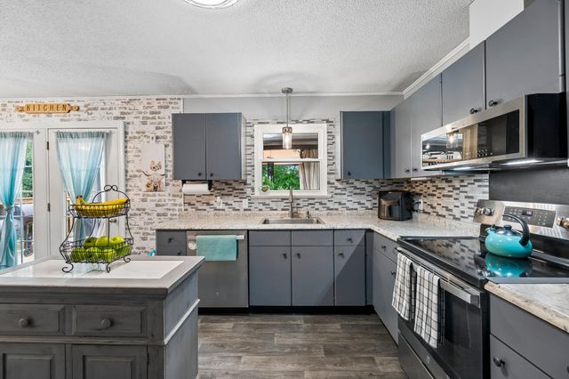 145 Greens Lake Circle, Rossville, GA 30741