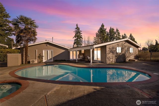 24228 47th Avenue SE, Woodinville, WA 98072