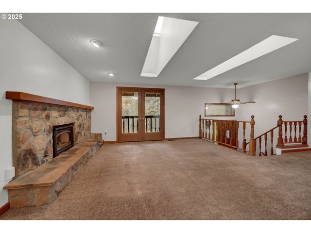 28198 BRIGGS HILL Rd, Eugene, OR 97405