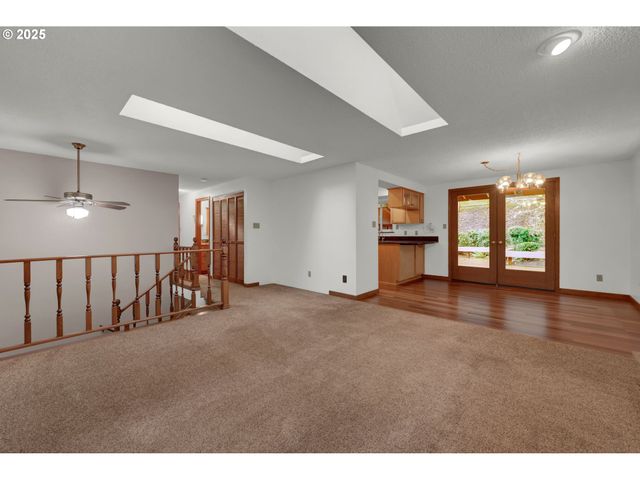 28198 BRIGGS HILL Rd, Eugene, OR 97405