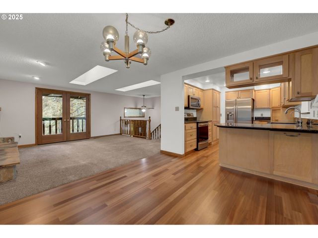 28198 BRIGGS HILL Rd, Eugene, OR 97405