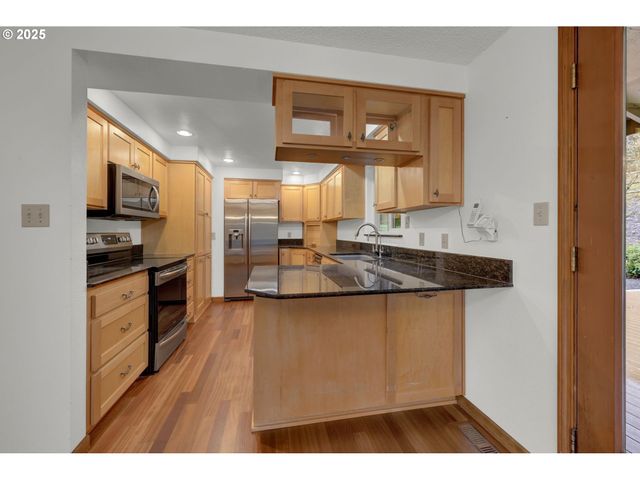 28198 BRIGGS HILL Rd, Eugene, OR 97405