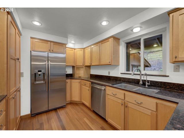 28198 BRIGGS HILL Rd, Eugene, OR 97405