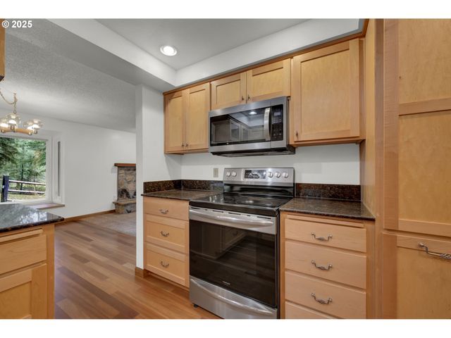 28198 BRIGGS HILL Rd, Eugene, OR 97405