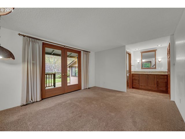 28198 BRIGGS HILL Rd, Eugene, OR 97405