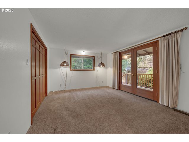 28198 BRIGGS HILL Rd, Eugene, OR 97405