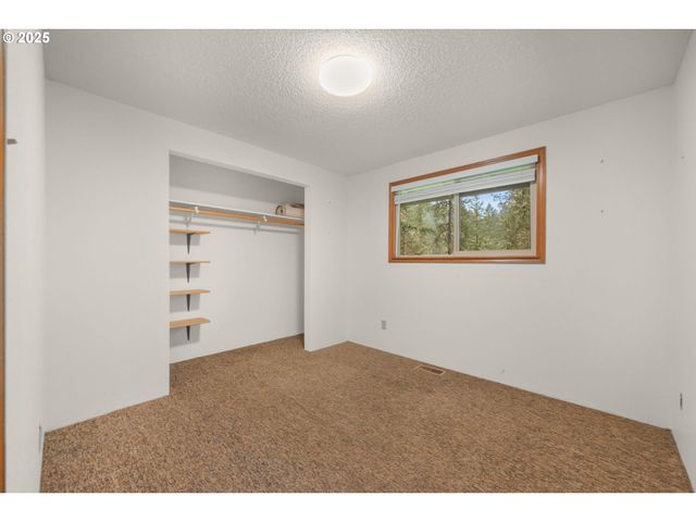 28198 BRIGGS HILL Rd, Eugene, OR 97405