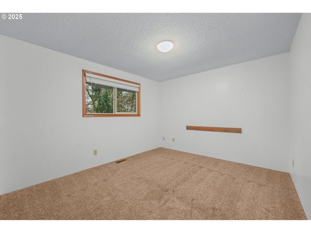 28198 BRIGGS HILL Rd, Eugene, OR 97405