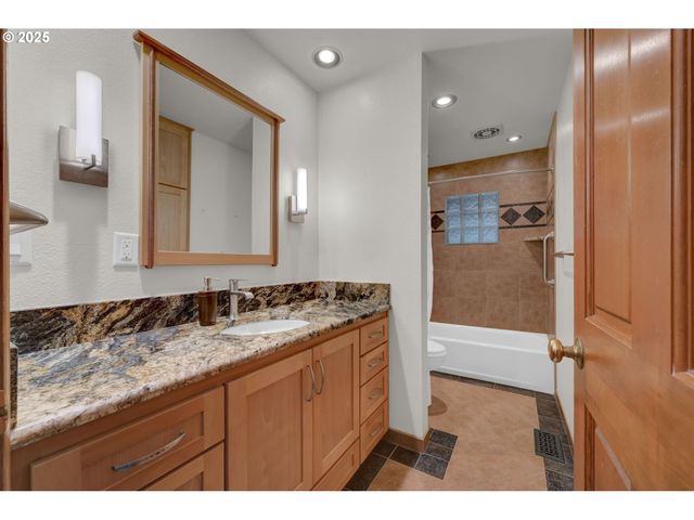 28198 BRIGGS HILL Rd, Eugene, OR 97405