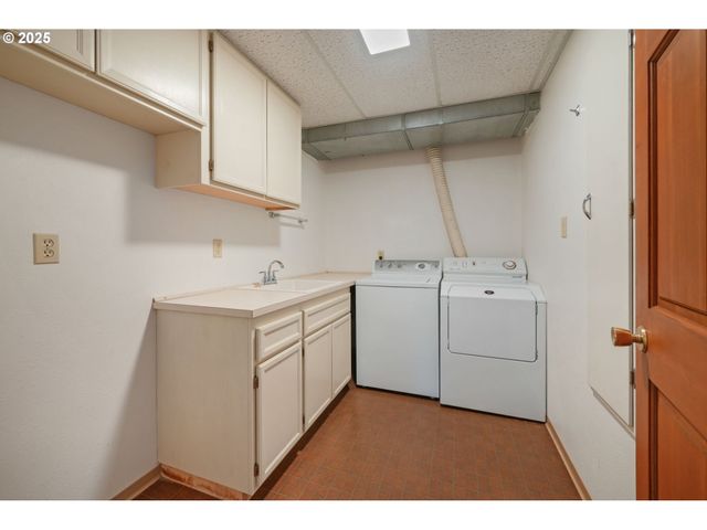 28198 BRIGGS HILL Rd, Eugene, OR 97405