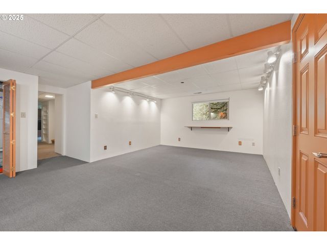 28198 BRIGGS HILL Rd, Eugene, OR 97405