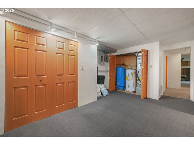 28198 BRIGGS HILL Rd, Eugene, OR 97405