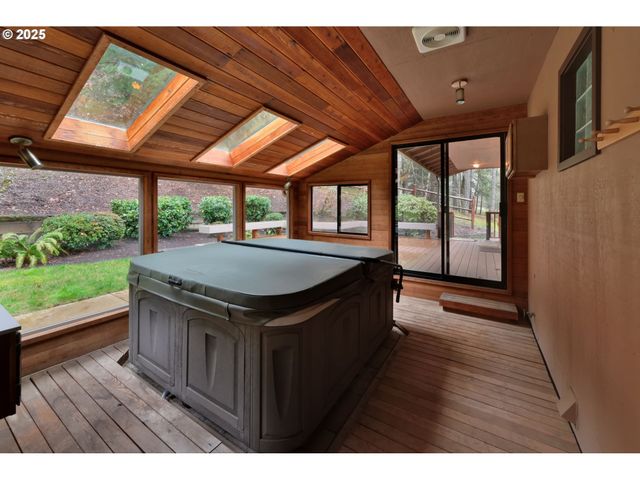 28198 BRIGGS HILL Rd, Eugene, OR 97405