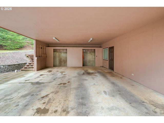 28198 BRIGGS HILL Rd, Eugene, OR 97405