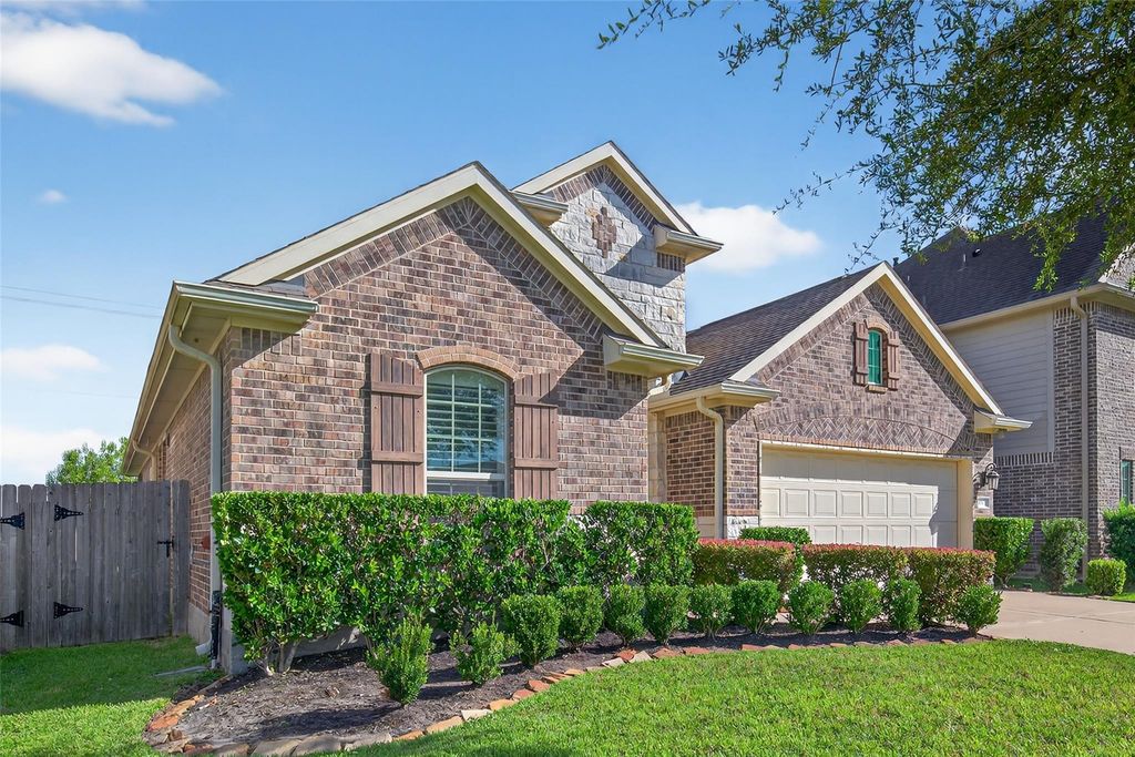 4821 La Piedra, League City, TX 77573