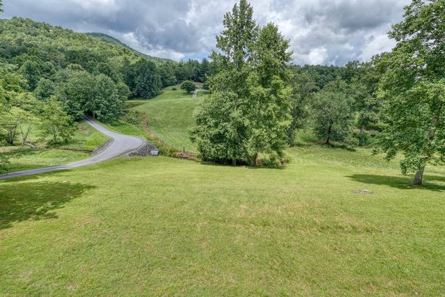 105 Evergreen Road, Hiawassee, GA 30546