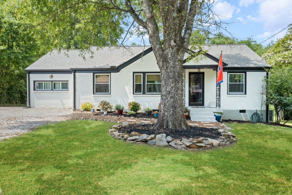 4907 Log Cabin Rd, Nashville, TN 37216