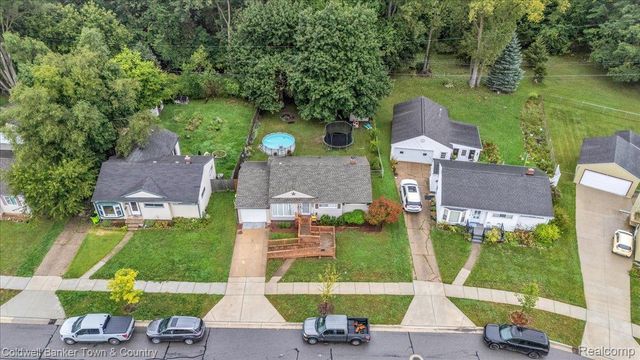 734 Elmwood Drive, Fenton, MI 48430