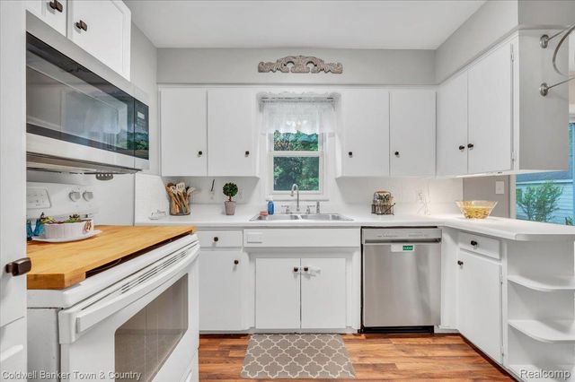 734 Elmwood Drive, Fenton, MI 48430