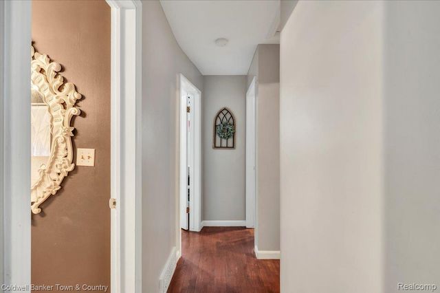 734 Elmwood Drive, Fenton, MI 48430